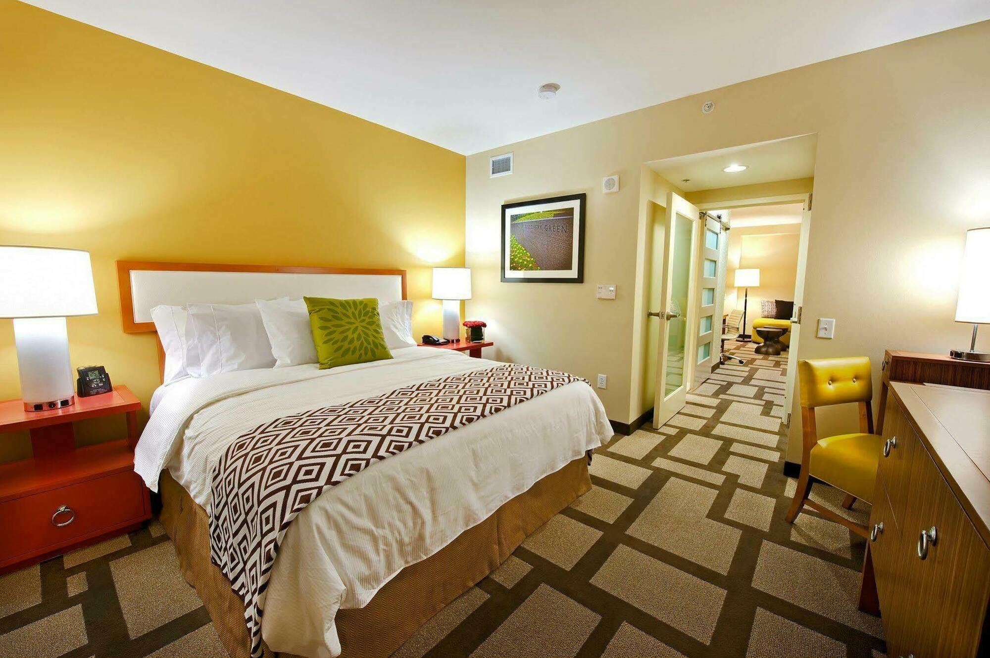 فندق فندق إمباسي سويتس هيوستن - داون تاون الغرفة الصورة